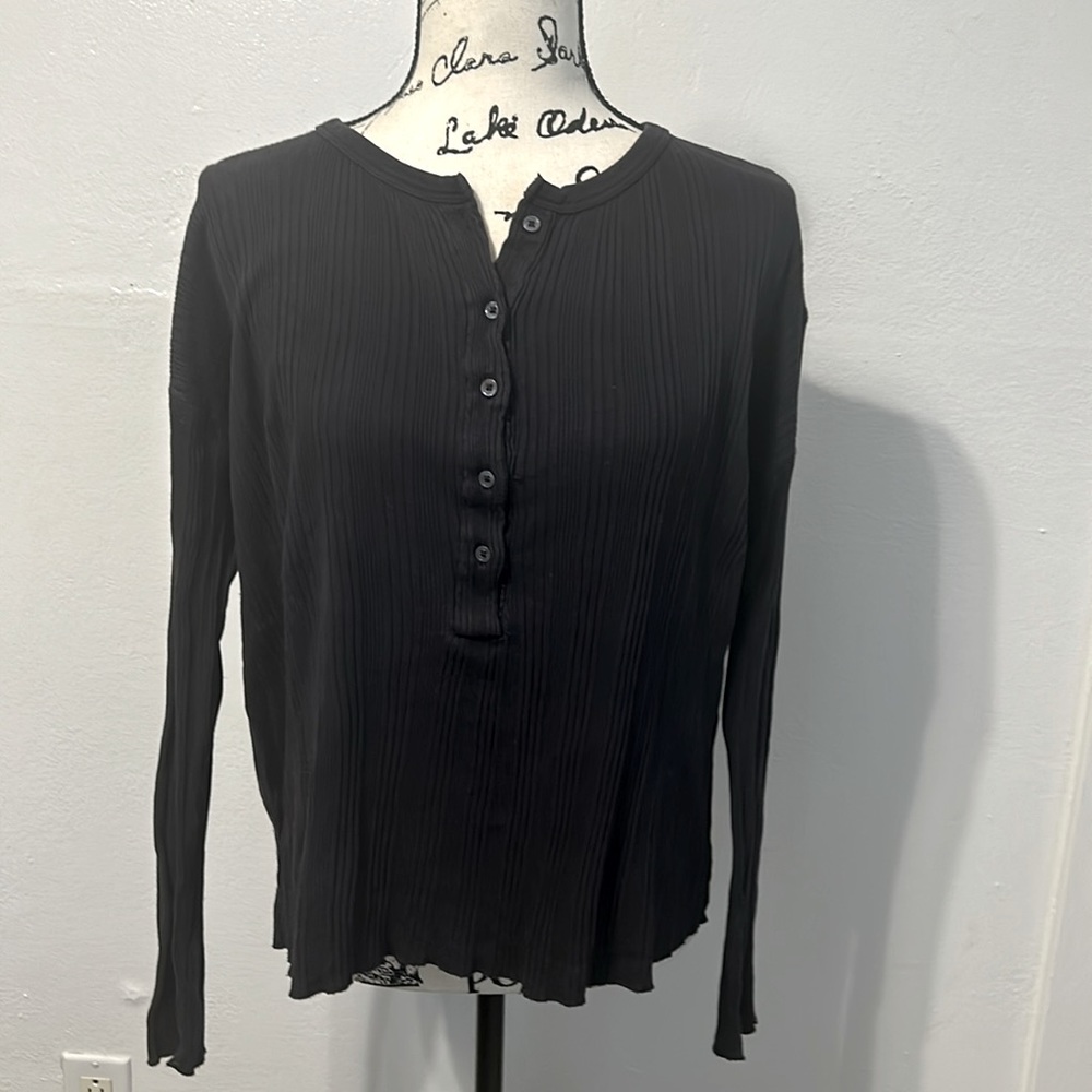 Doen black long sleeve tee shirt. Medium.